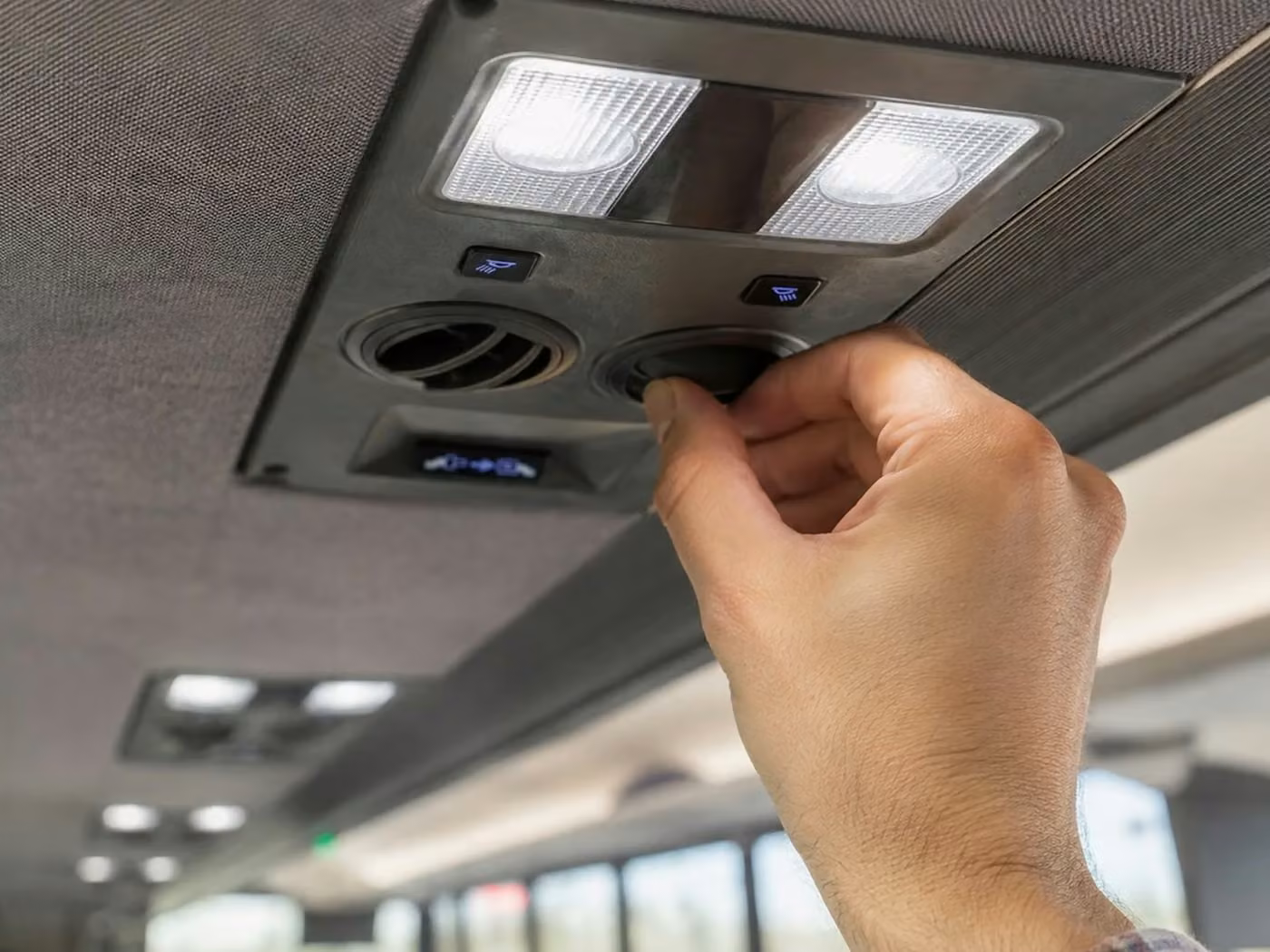 hobart 20 passenger minibus air conditioning